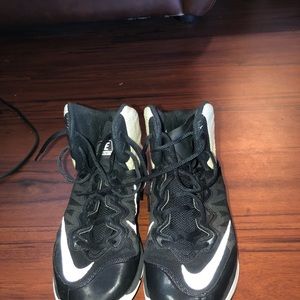 Basketball shoes